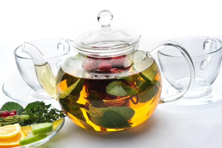 22350980_fruit-tea-with-mint-leaves-in-a-teapot